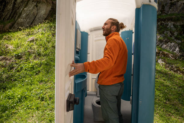 Best Portable restroom trailer rental  in Fanning Springs, FL
